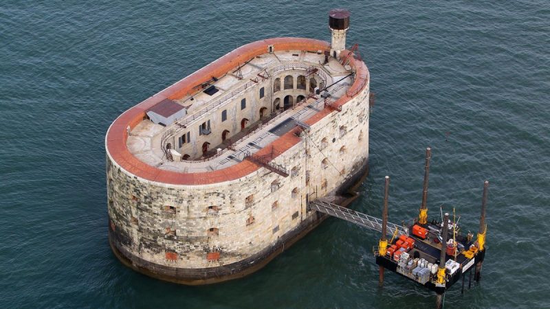 Où prendre le bateau pour visiter le fort Boyard ?